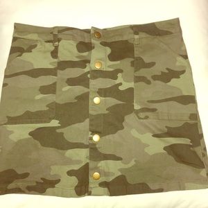 Forever 21 girls camo skirt 🐊